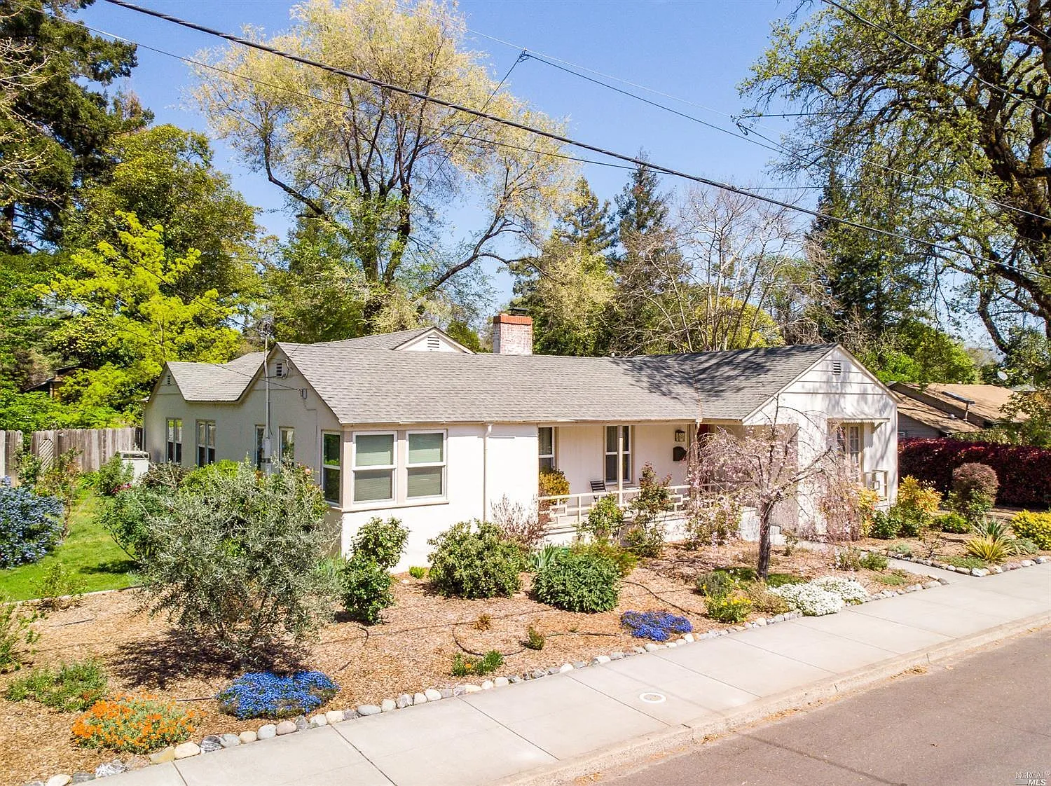 422 Jones St photo 1