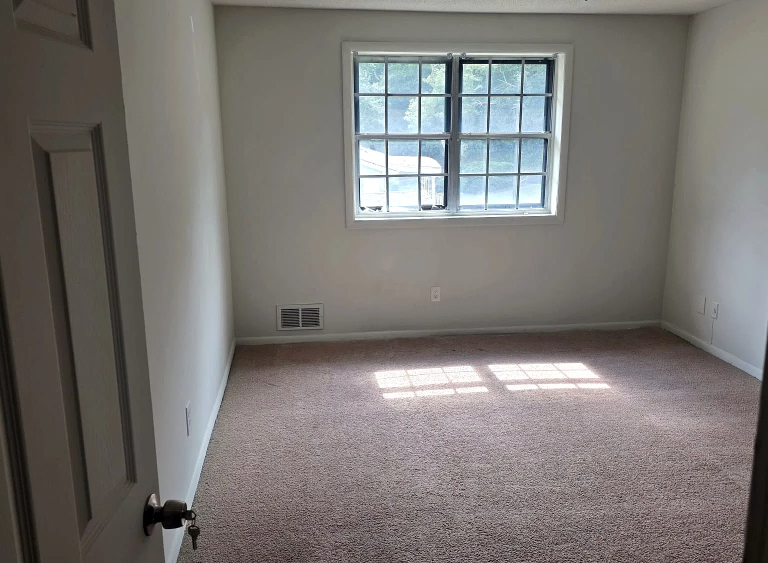 2 bed, 1.5 bath, 1200 sqft, $1,450 — Photo 2