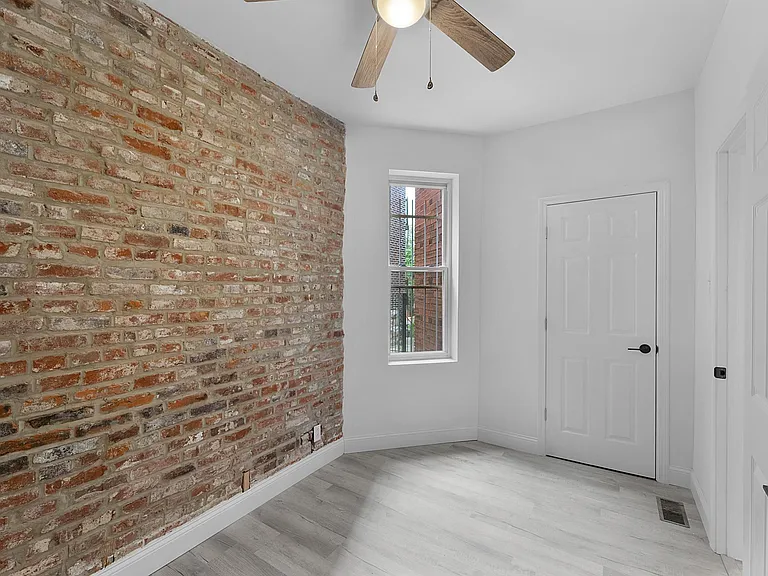 Lyndon Apartment — Photo 35