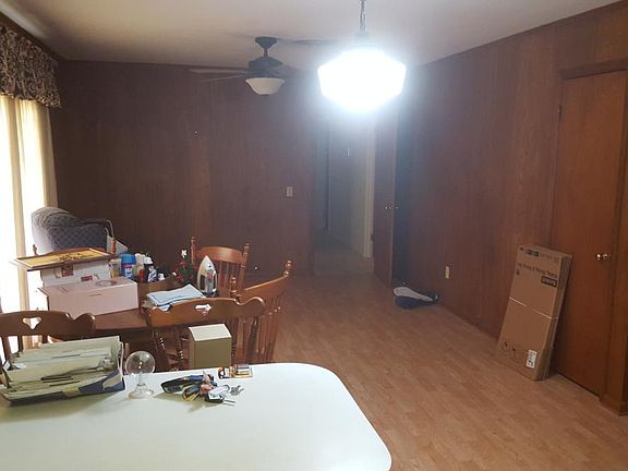 4th image of 918 Picardy Ln