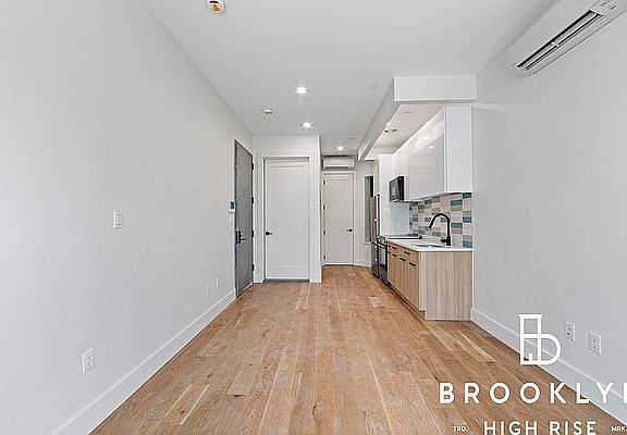 5th image of 2551 Bedford Ave #1R