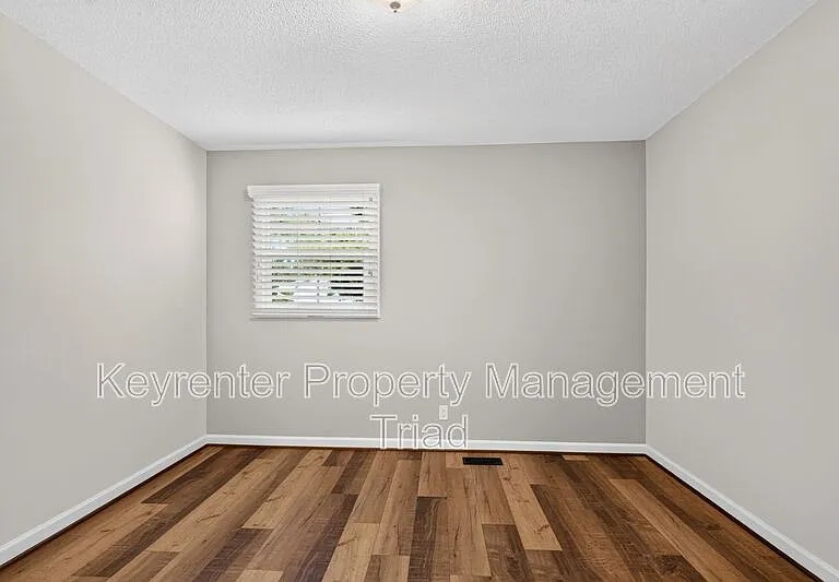 9415 Glen Cross Dr — Photo 23