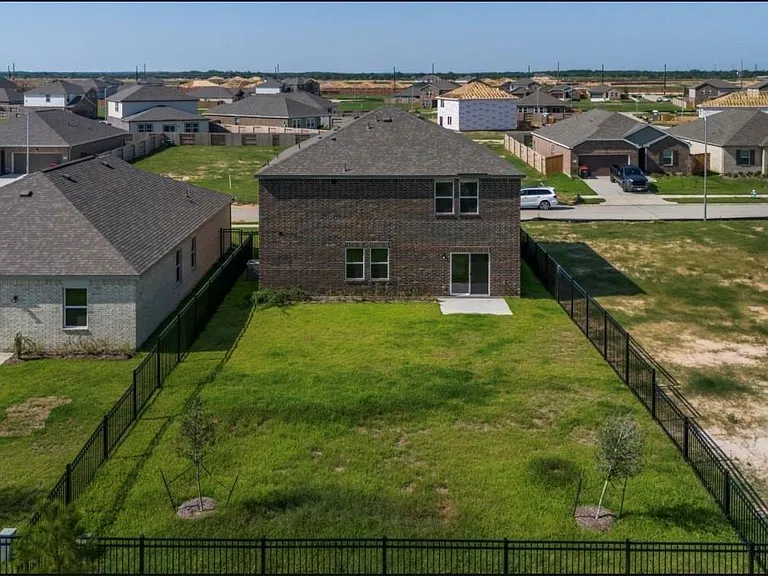 27235 Blue Pool Dr — Photo 3