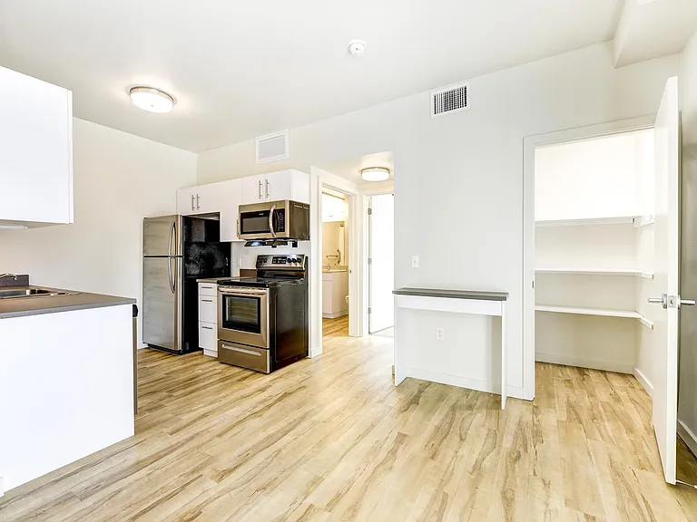 1220 Mapleton Ave — Photo 5