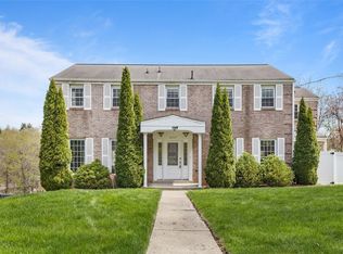 2007 Garrick Dr, Pittsburgh, PA 15235