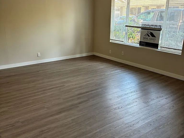 1604 Bryant St — Photo 3