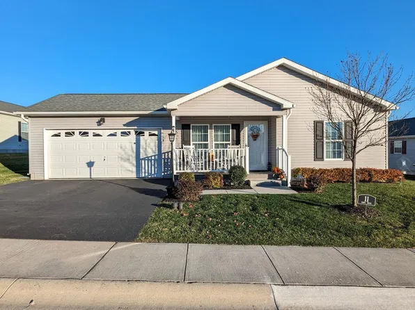11 Dawn Dr, Douglassville, PA 19518