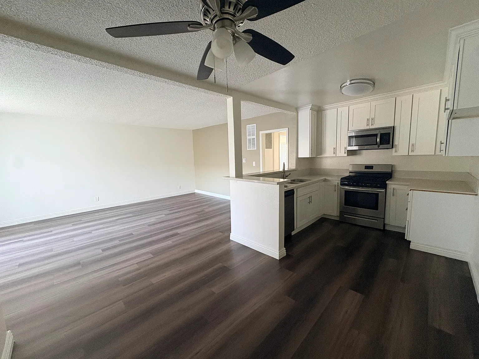 2 bed, 950 sqft, $2,350 — Photo 3