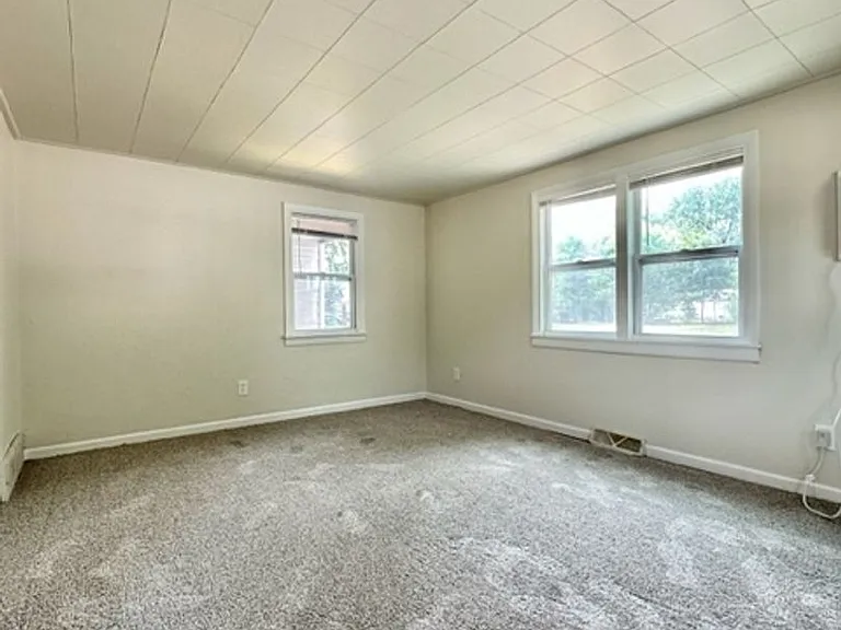 1128 Saint George St — Photo 4