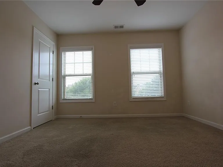 2132 Greencrest Cir — Photo 23