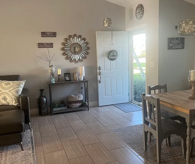 1535 Trafalgar Ln — Photo 2