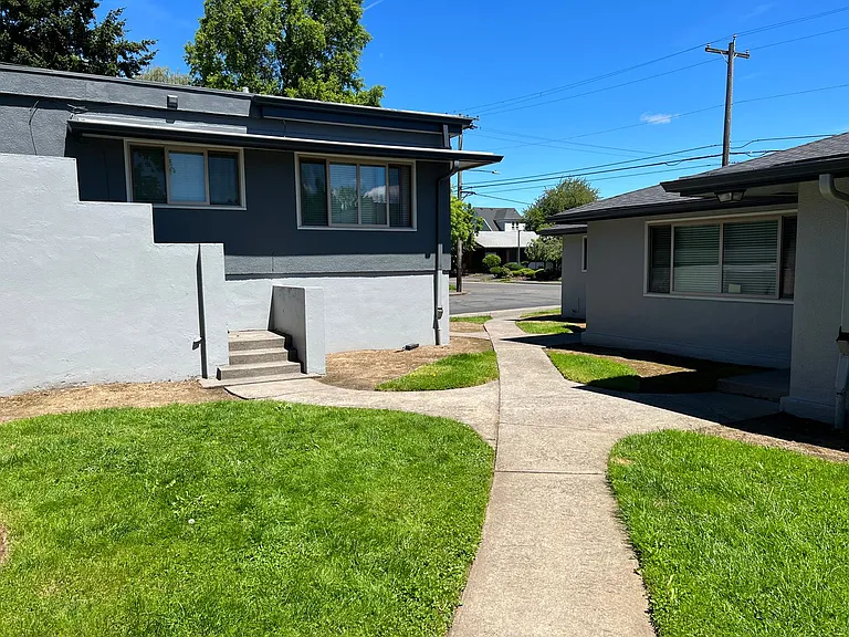 1930 SE Ash St — Photo 5