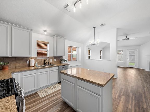 5th image of 17914 Platinum Springs Drive