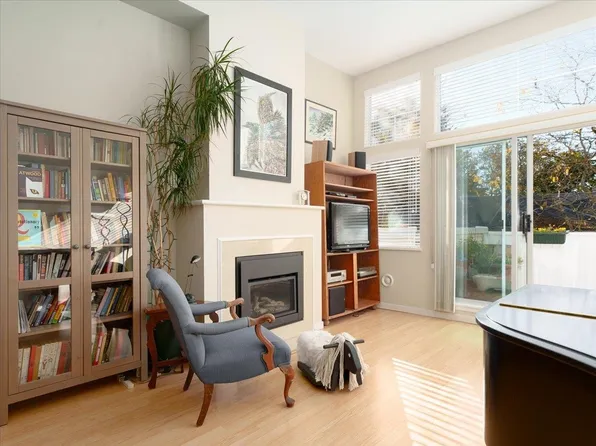 3588 Whitney Pl #5, Vancouver, BC V5S 4T2