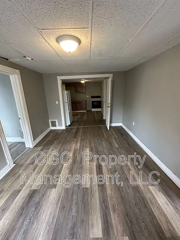 2 bed, 1.0 bath, $950 — Photo 1