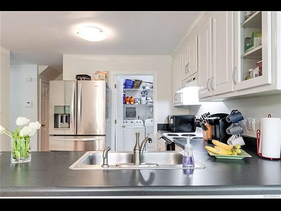 3rd image of 8571 Woodlake Dr