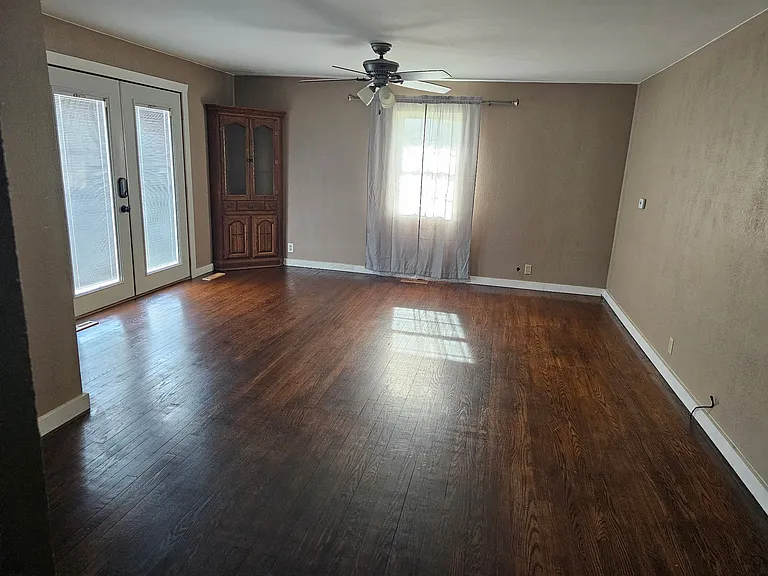 5886 Main St — Photo 4