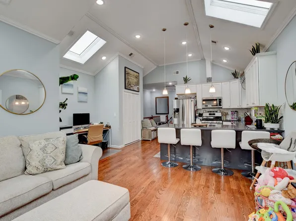 69 West 19th Street image 2 of 20