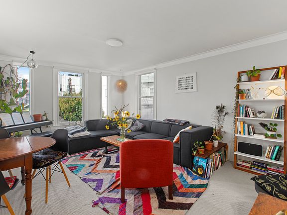 3rd image of 32A Landers St