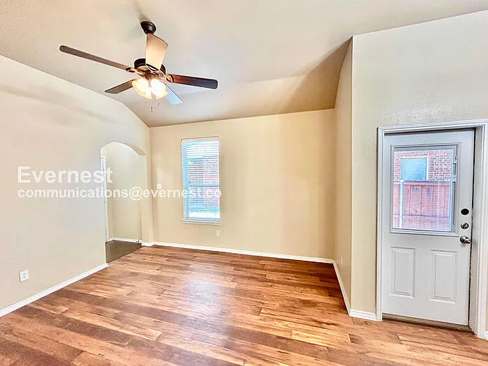 1335 Piedmont Dr — Photo 5
