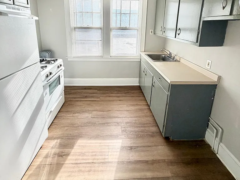 619 Campbell Ave #4 — Photo 1