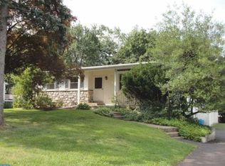 124 Hampshire Dr, Chalfont, PA 18914