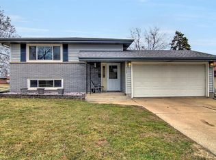 9355 Roosevelt Pl, Crown Point, IN