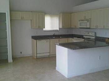 4th image of 1930 SE 22nd Ct