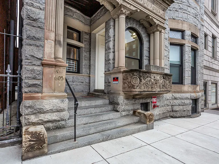 For Rent: Downtown Elegance at 605 Park Ave Your Urban Haven Awaits! — Photo 6