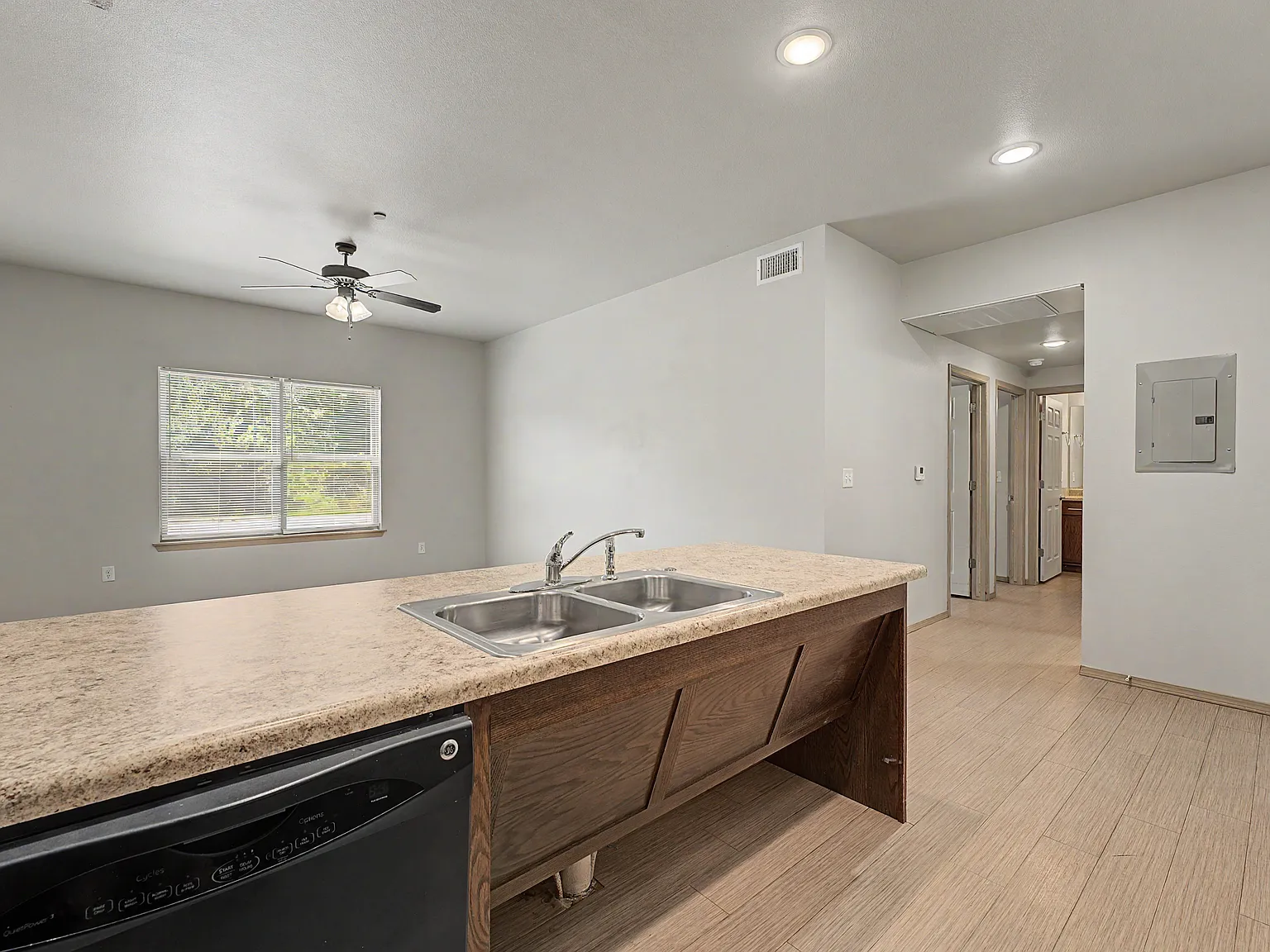 2 bed, 900 sqft, $925 — Photo 4