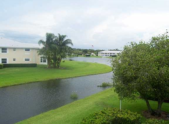 2nd image of 373 Grove Isle Cir