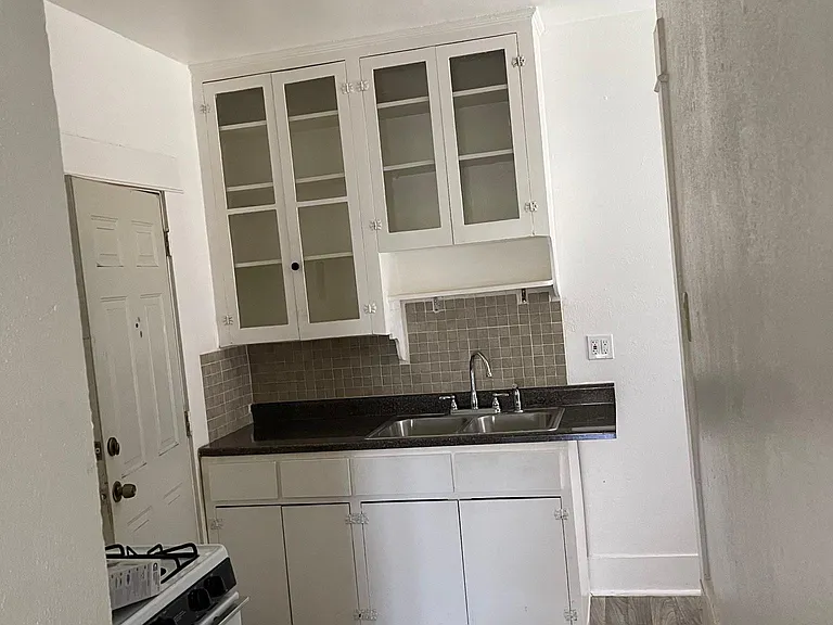 310 Roosevelt Ave #3 — Photo 4