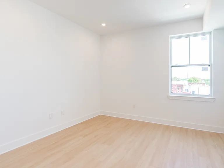 4408 Lancaster Ave — Photo 16