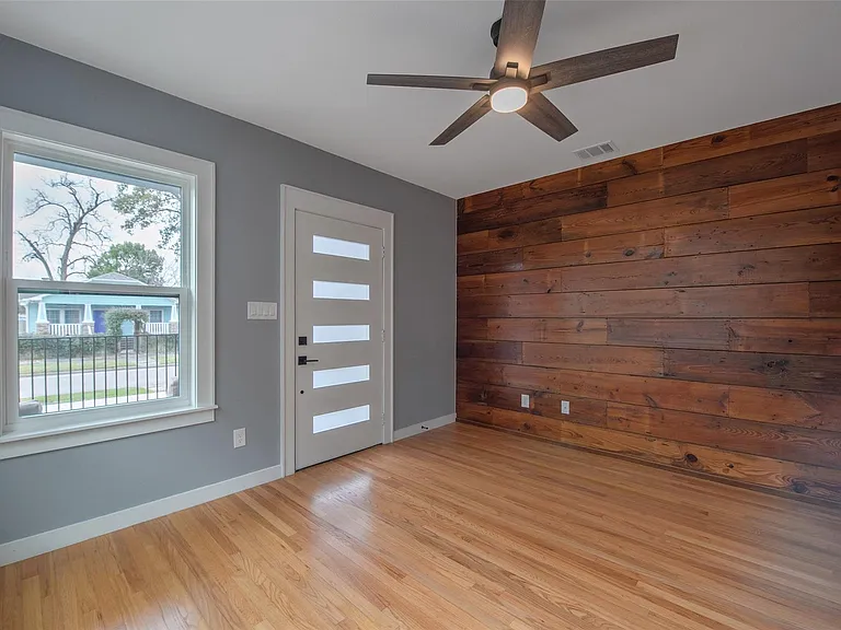 1459 Munger St — Photo 7