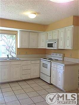 4th image of 2120 Rockwood Dr