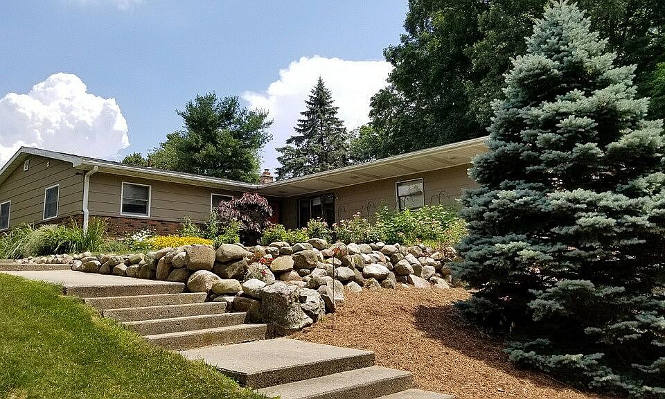 1st image of 1602 N Creyts Rd
