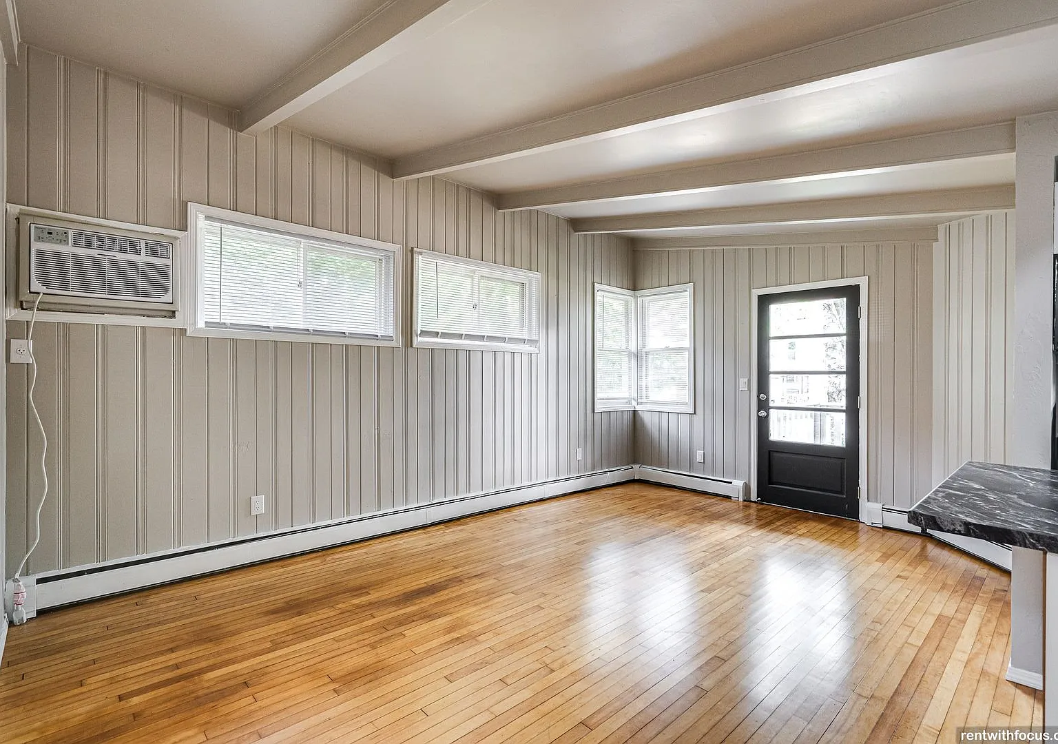 536 Algoma Blvd — Photo 3