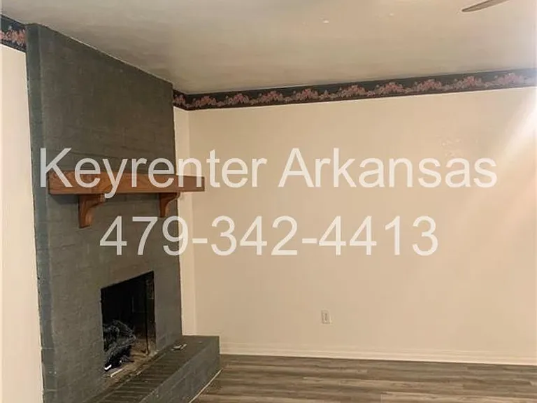 2607 Lee St — Photo 11
