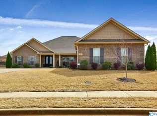 3 Queensland Dr SW, Huntsville, AL 35824