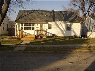 1st image of 3123 Gladstone Ave