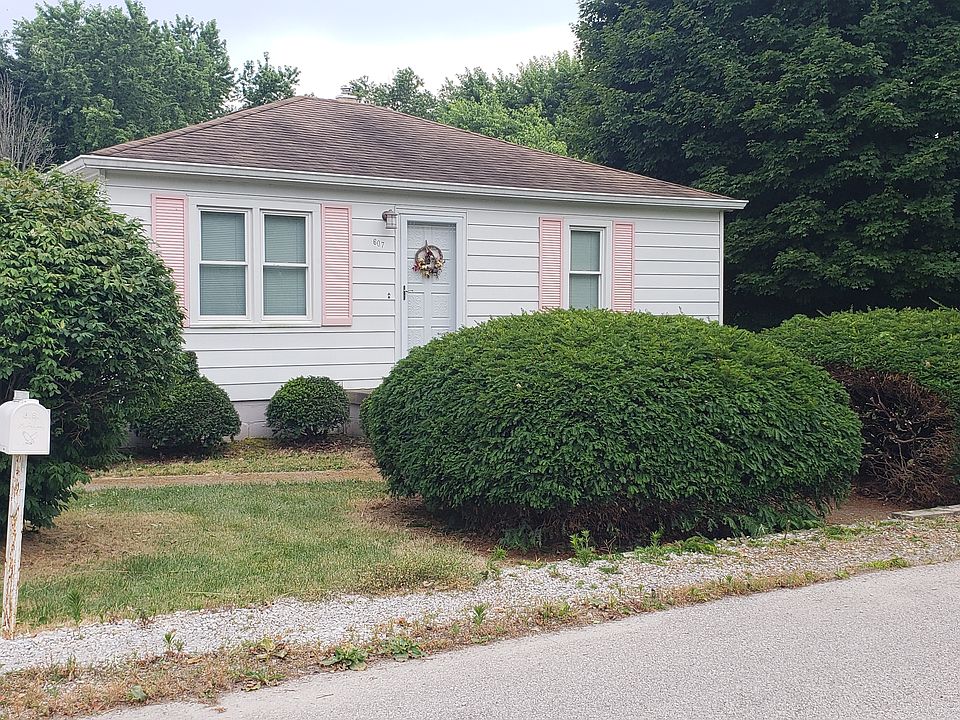 2nd image of 607 Vandalia St