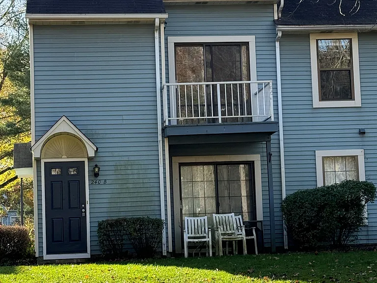 240B Everly Ct #240-B — Photo 1