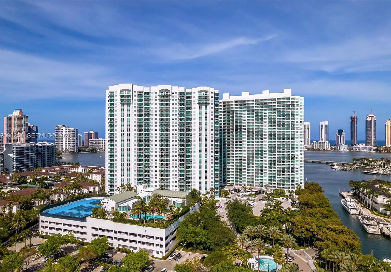 The Peninsula Condo — Photo 4