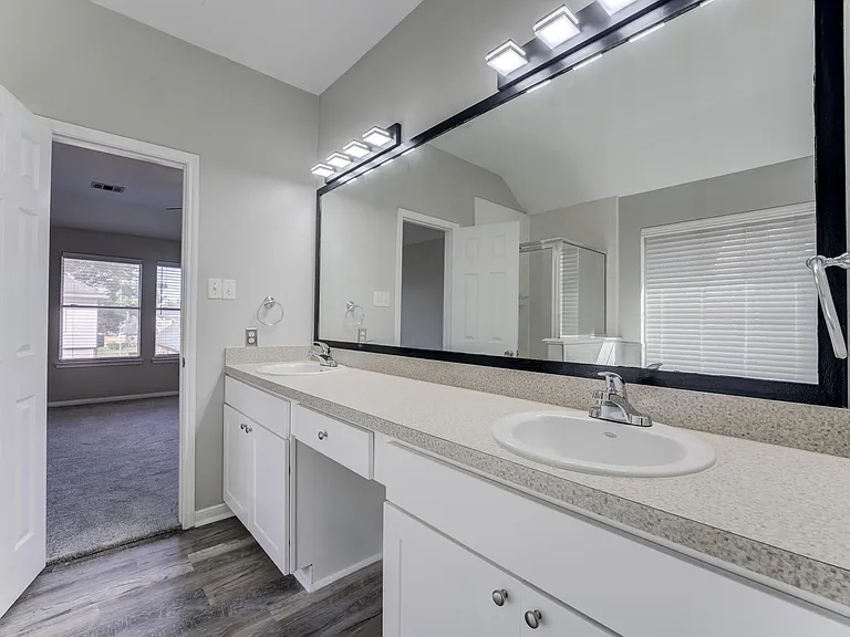 12415 Silversmine Dr — Photo 24