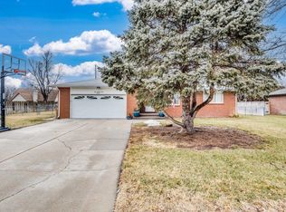 910 Old Farm Ests, Hutchinson, KS 67502