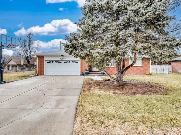 910 Old Farm Ests, Hutchinson, KS 67502