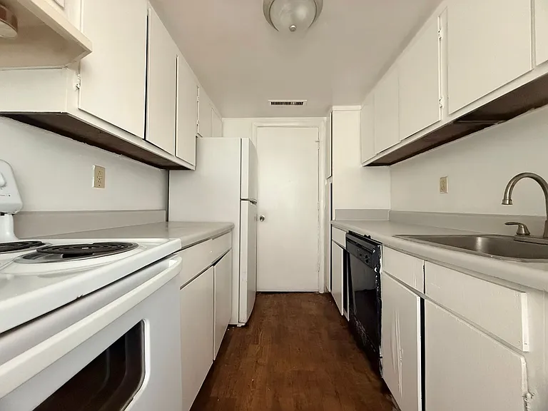 Bellwood Haven Apartment Community — Photo 34