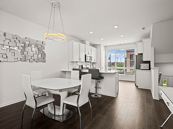 4th image of 2325 Venture Dr