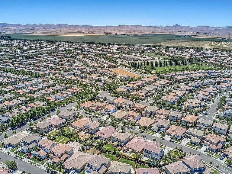 N San Remo Ln — Photo 34
