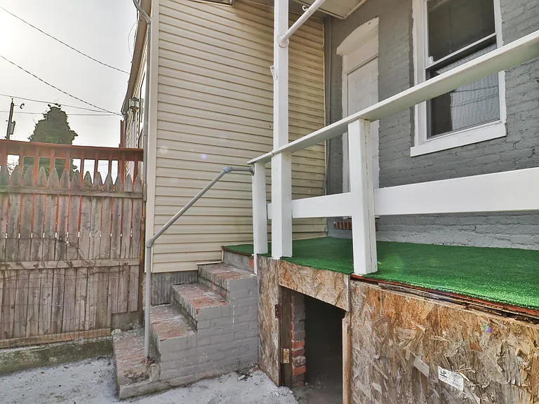 1303 James St — Photo 26